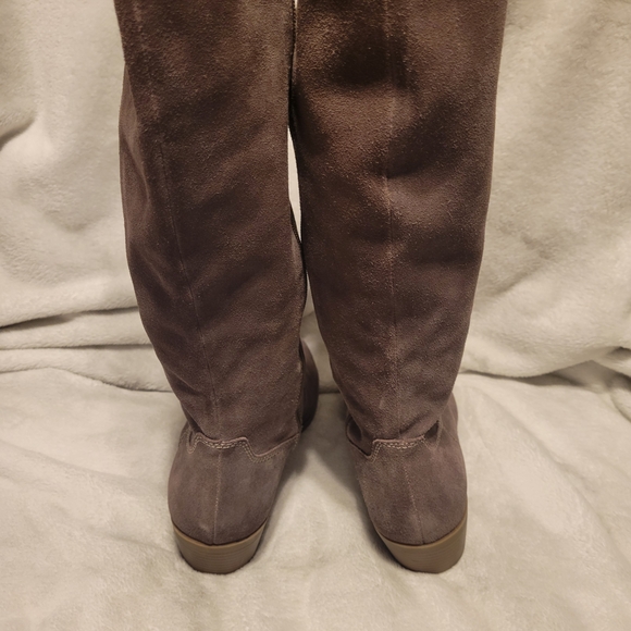 Tan Suede Knee High Boots Bass Women's Heeled Boots - Taupe Size 9 Zip Up Boots - Picture 13 of 16